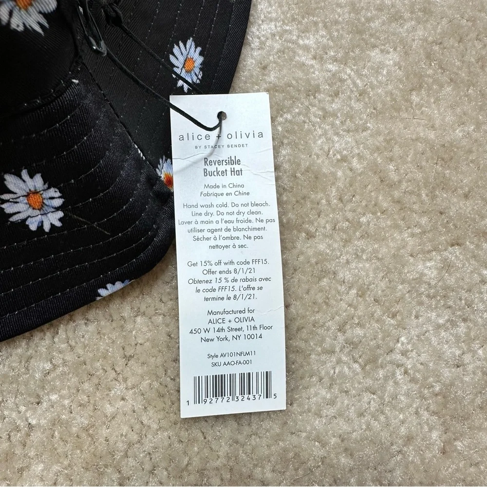 NWT Alice + Olivia Reversible Bucket Hat in Black Daisy Print / White